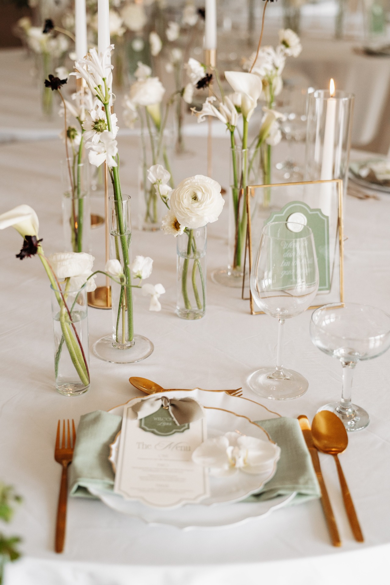 Bud vase wedding table flowers